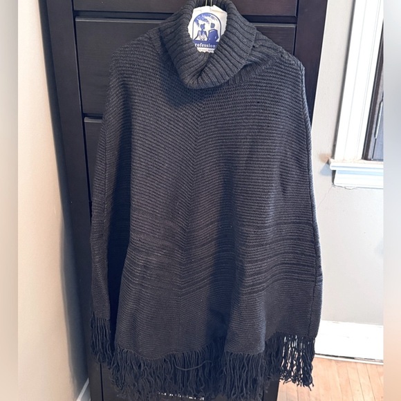 πCozy Banana Republic Black Grey Merino Ribbed Turtleneck Fringe Poncho Sweater - Picture 13 of 15